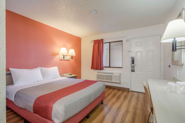 Room 49 of 65