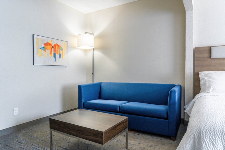 Room 16 of 36