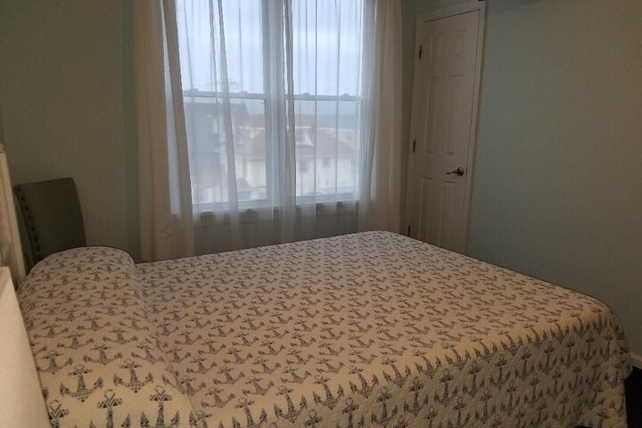 Room 4 of 28