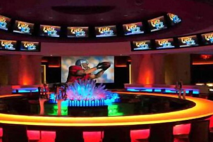Lounge 21 of 30