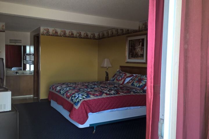 Room 30 of 38