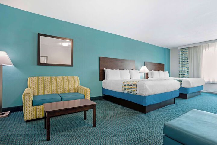 Room 9 of 38