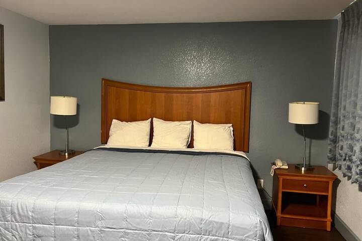 Holiday Motel