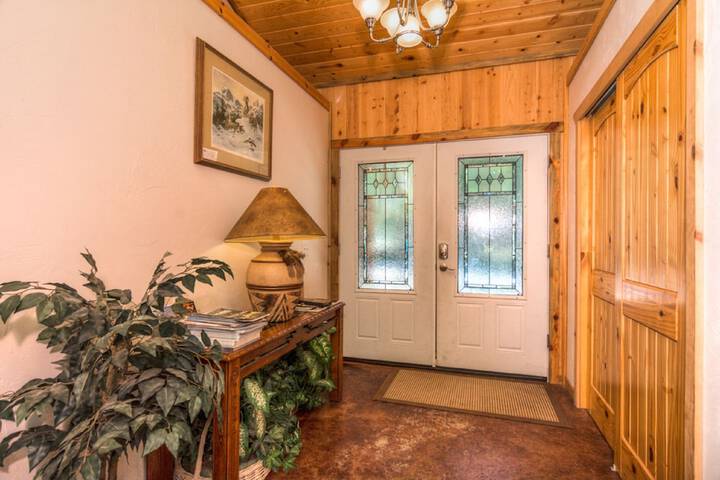 DiamondStone Guest Lodges