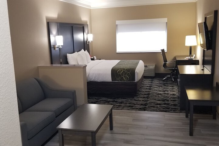 Room 32 of 43