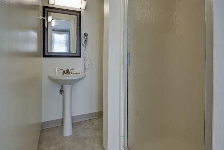 Room 40 of 65