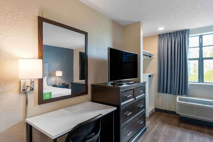 Room 15 of 32