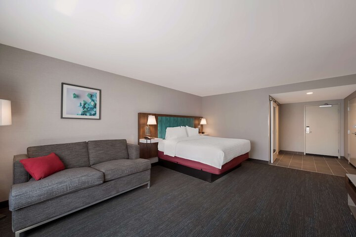 Room 8 of 42