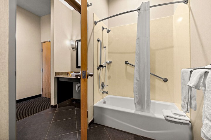 Sonesta Essential Indianapolis Airport