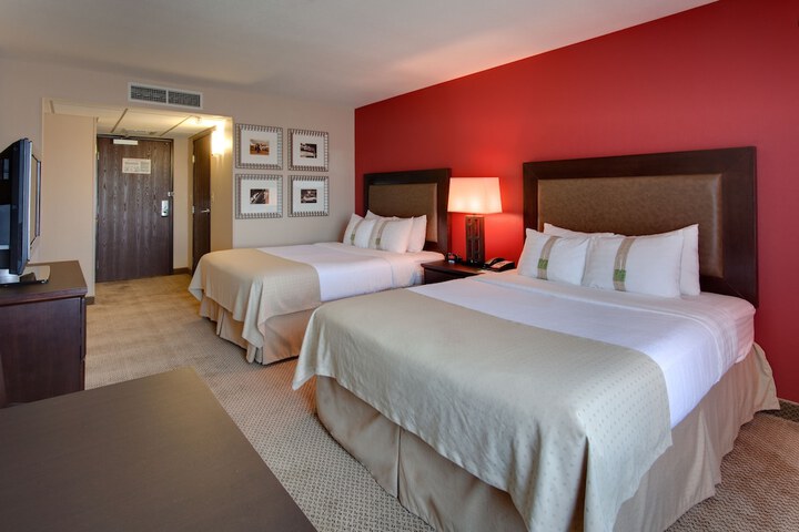 Holiday Inn & Suites Bakersfield by IHG