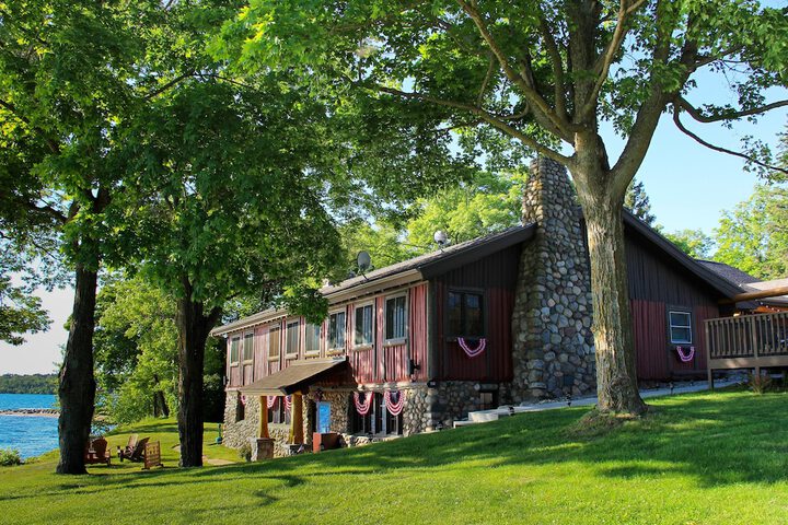 Trappers Landing Lodge