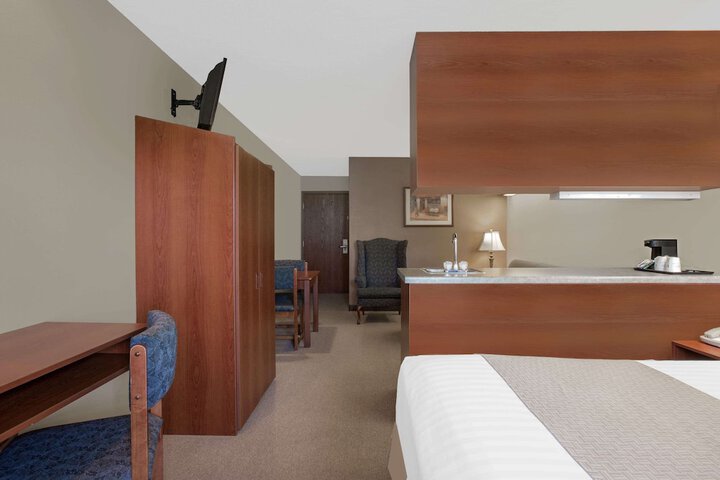 Room 13 of 18