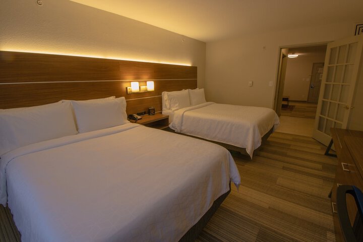 Holiday Inn Express and Suites Manassas by IHG
