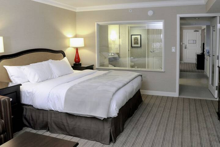 Hilton Niagara Falls / Fallsview Hotel & Suites