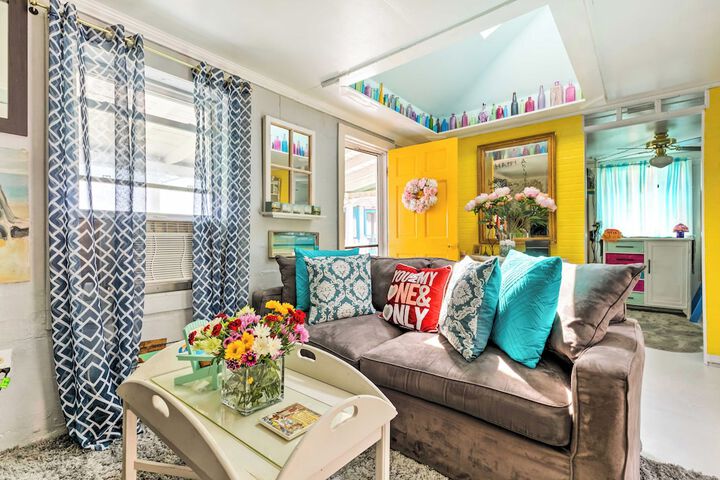 Oceanfront White Stone Cottage w / Private Beach!