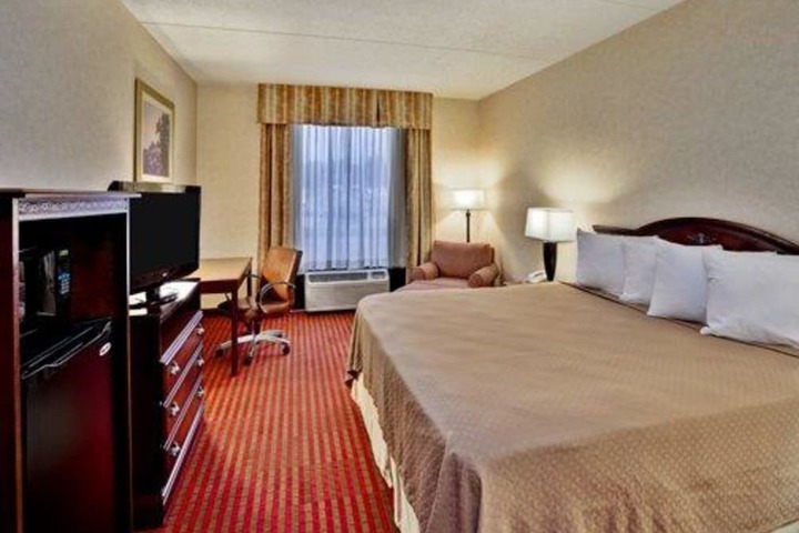 Quality Inn & Suites Somerset Downtown