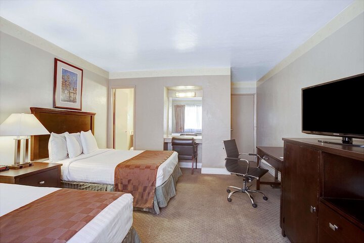 Room 5 of 14