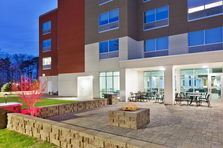Holiday Inn Express & Suites Cartersville by IHG