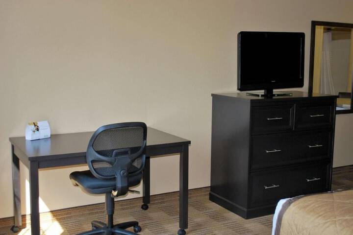 Room 8 of 18