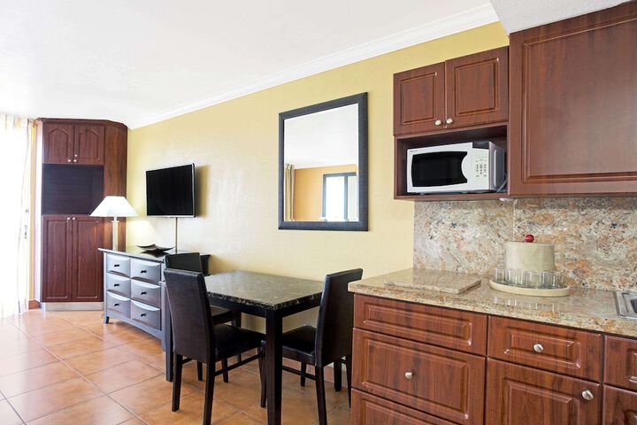 Room 33 of 161