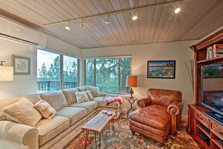 2 Mi to Heavenly Mountain: Tahoe Retreat w / Views