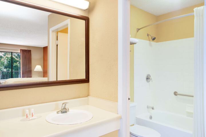Room 5 of 16