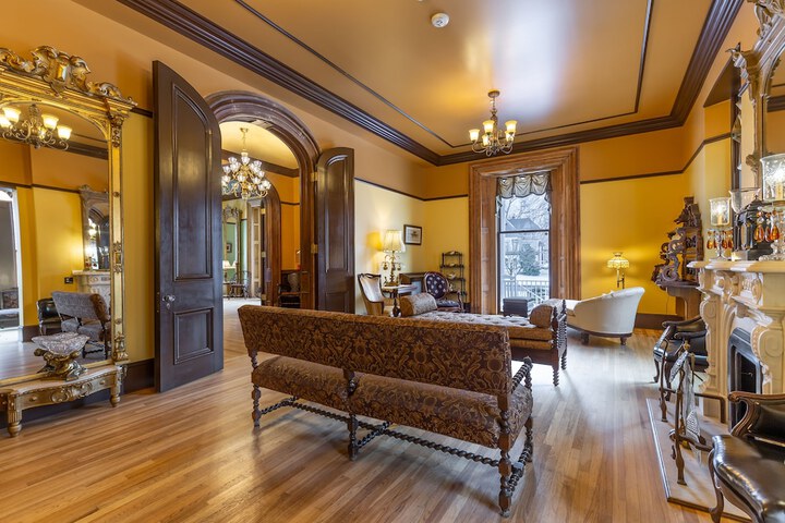 Ballroom/Hall 125 of 148