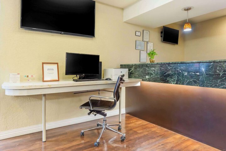 Business Center 37 of 38