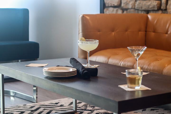 Lounge 31 of 40
