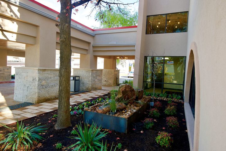 Hotel Exterior 44 of 45