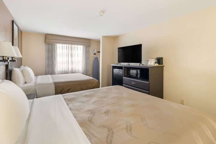 Room 17 of 28