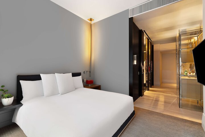 Room 33 of 64