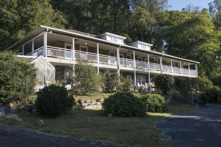 Calhoun House Inn & Suites
