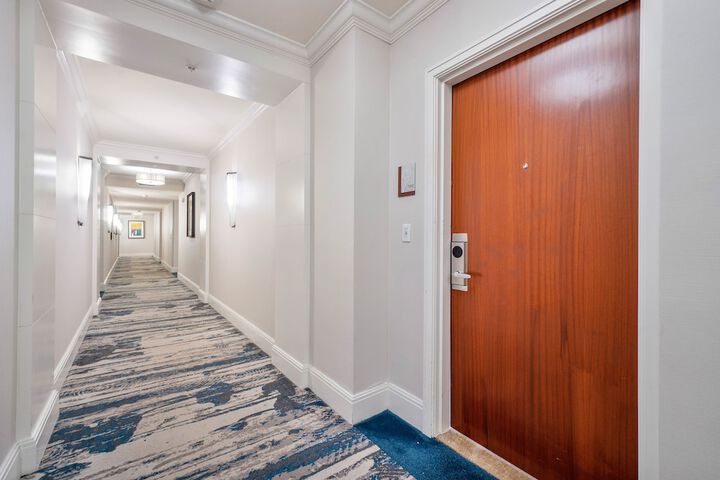 Room 92 of 412