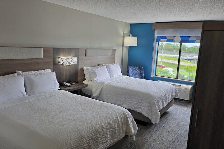 Holiday Inn Express Hotels and Suites Dayton North Tipp City by IHG