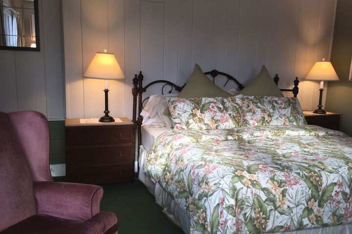 Room 27 of 148