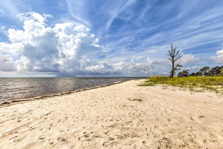 Beach & Pool Access: Peaceful St. Teresa House