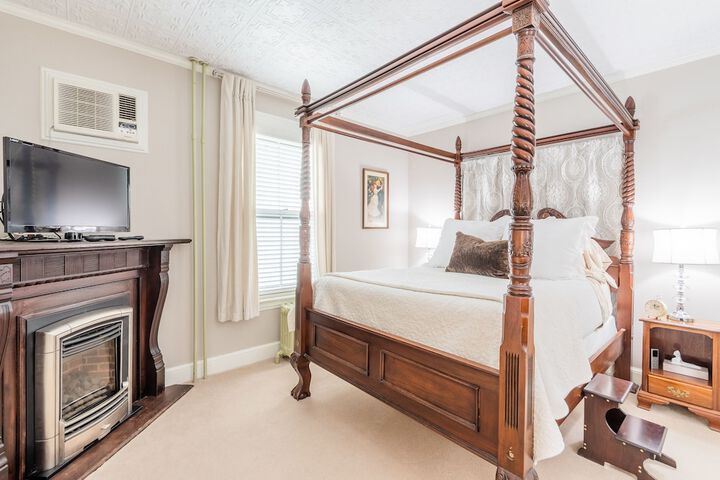 Westbrook Inn B & B