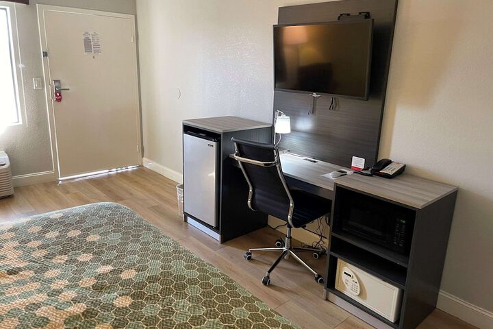 Econo Lodge White Pine Morristown I-81 & I-40 Split