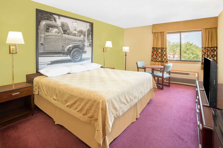Room 11 of 14