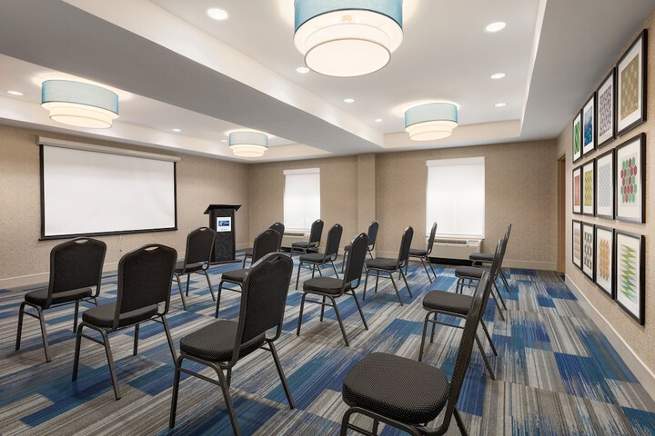 Holiday Inn Express & Suites Philadelphia - Mt. Laurel by IHG