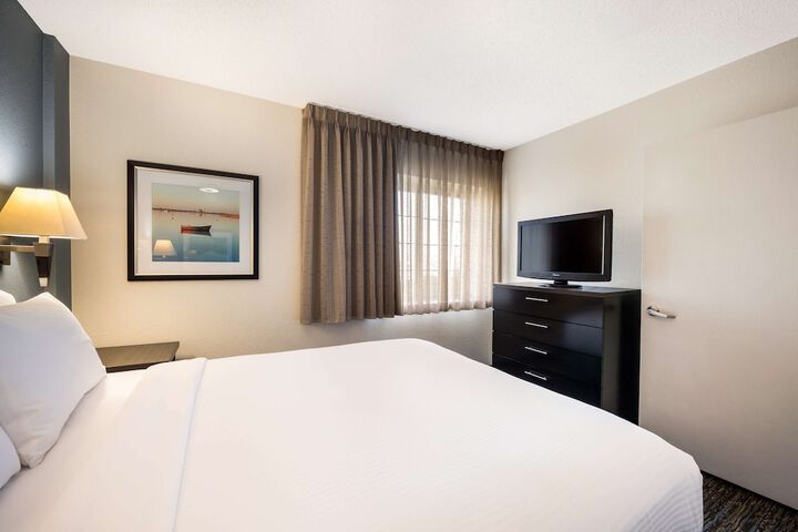 Sonesta Simply Suites Arlington Entertainment District