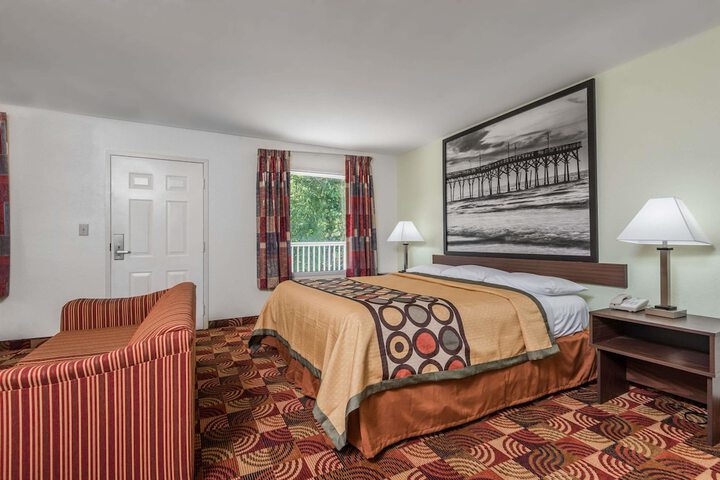 Room 16 of 19