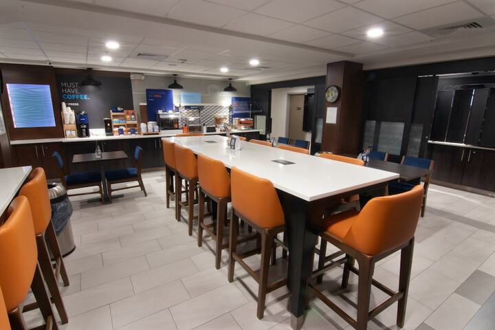 Dining 60 of 72