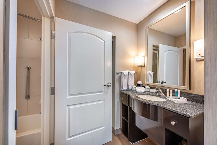 Homewood Suites by Hilton Oxnard / Camarillo