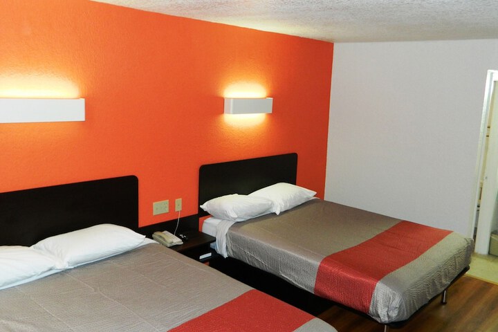 Room 28 of 39