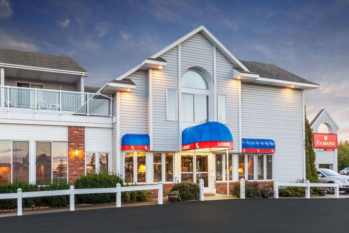 Ramada by Wyndham Mackinaw City Waterfront