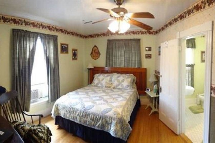THE YOUNG HOUSE BED AND BREAKFAST