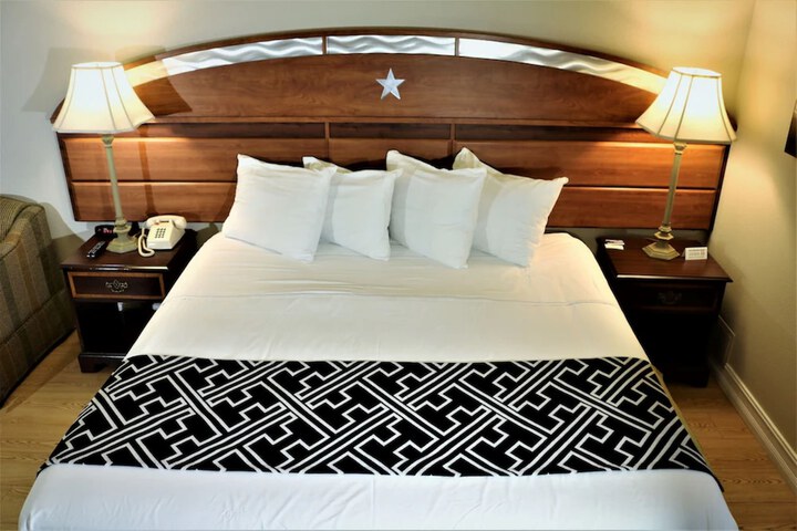 Room 10 of 20