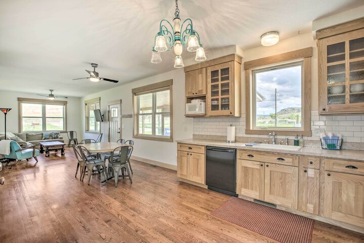 Idyllic Gem: Screened Porch 1 / 2 Mi to River!